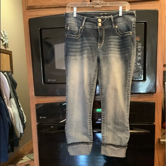 Wallflower Jean Capris - Picture 2 of 2